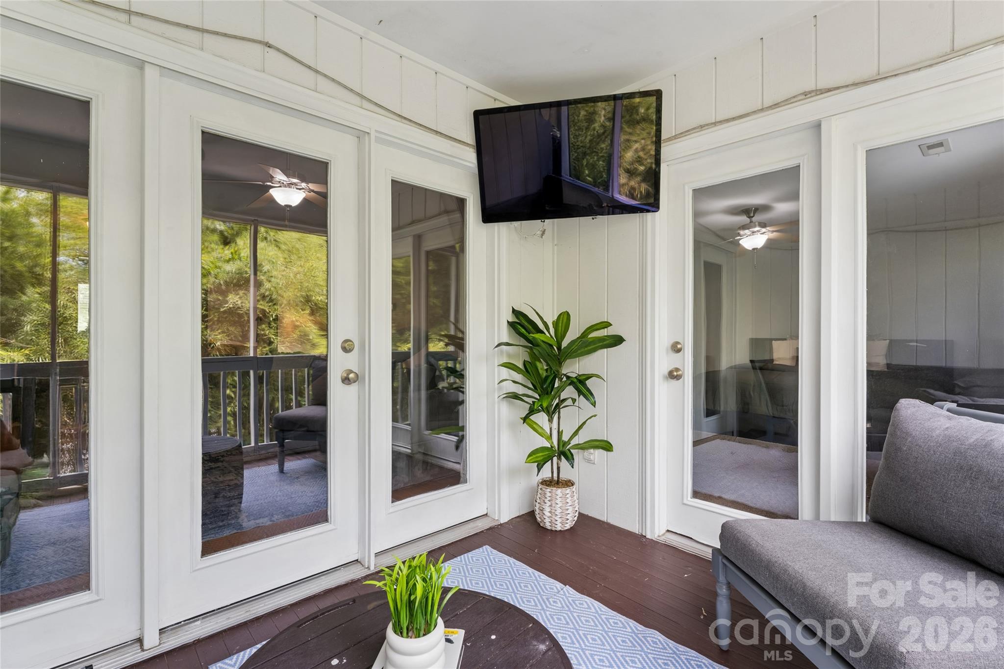 1806 Fairlawn Court — photo