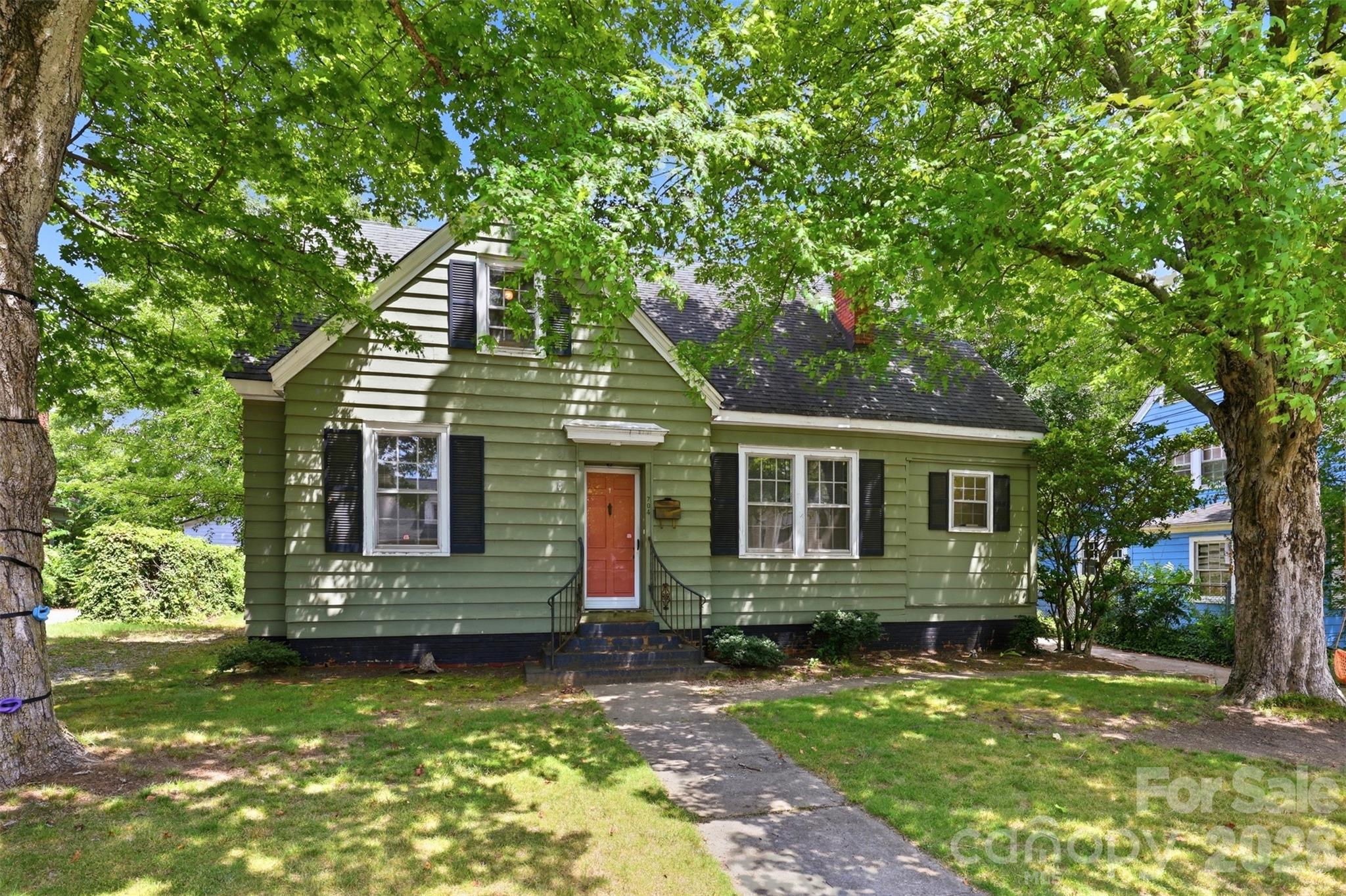 704 N Washington Street — photo