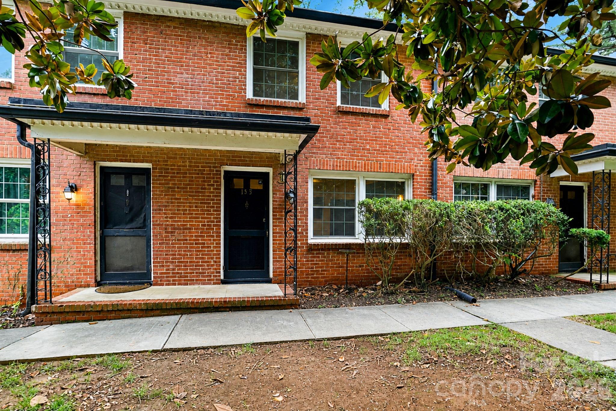 200 N Laurel Avenue 15B — photo