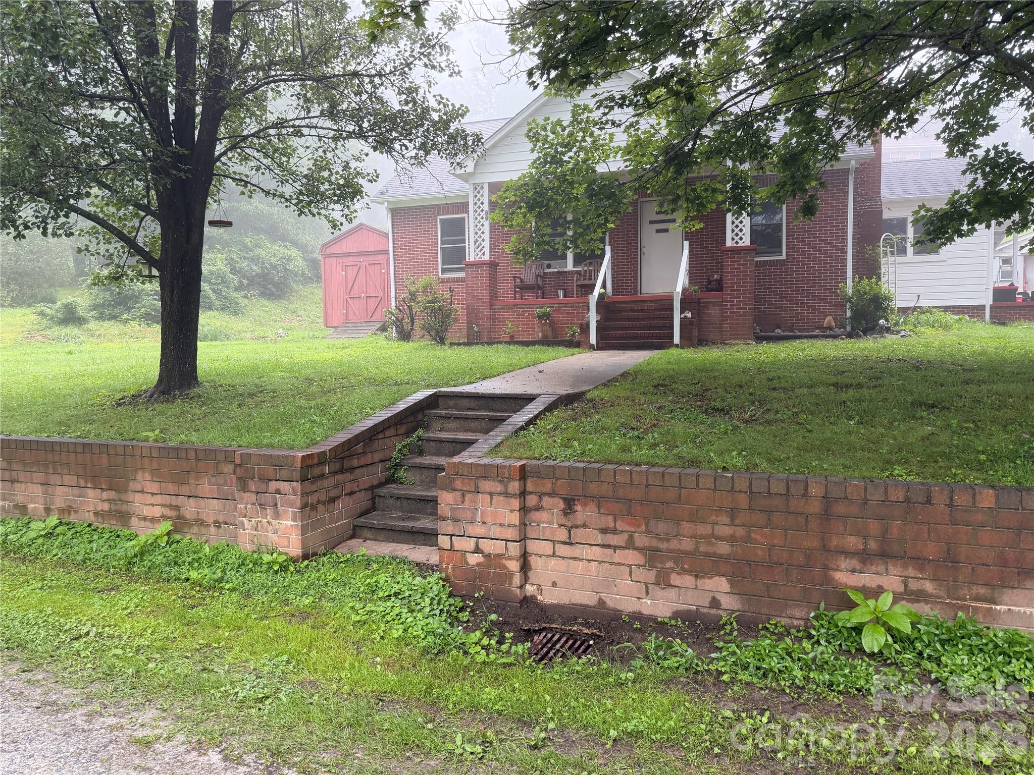 77 Maple Road — photo