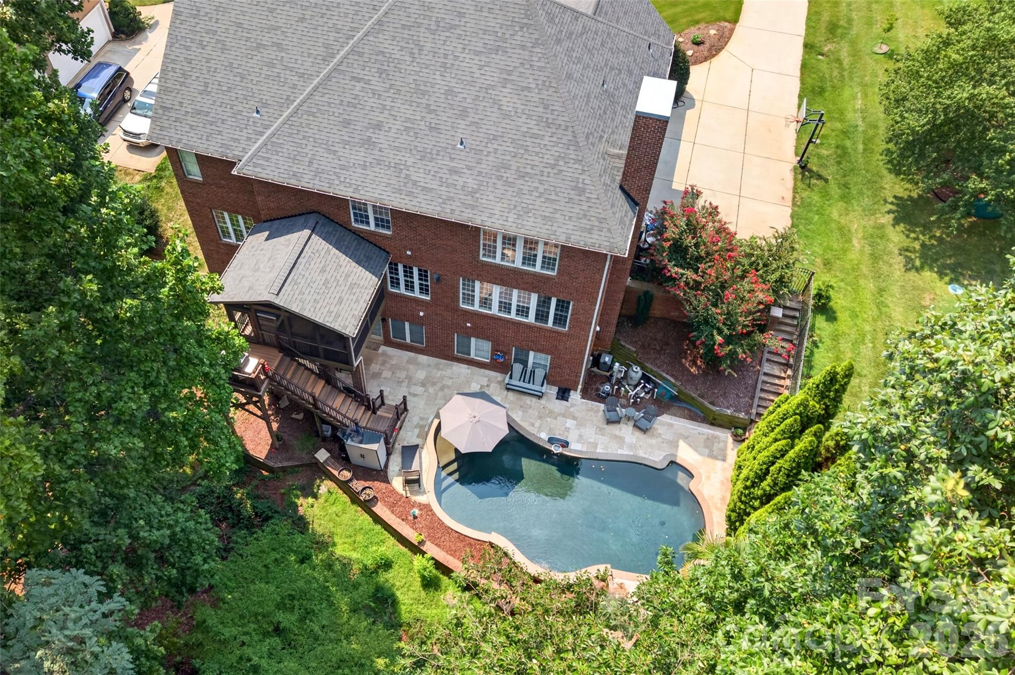 132 Parkside Lane — photo