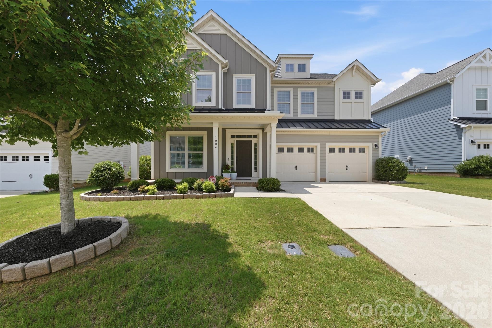 1004 Hallmark Way — photo