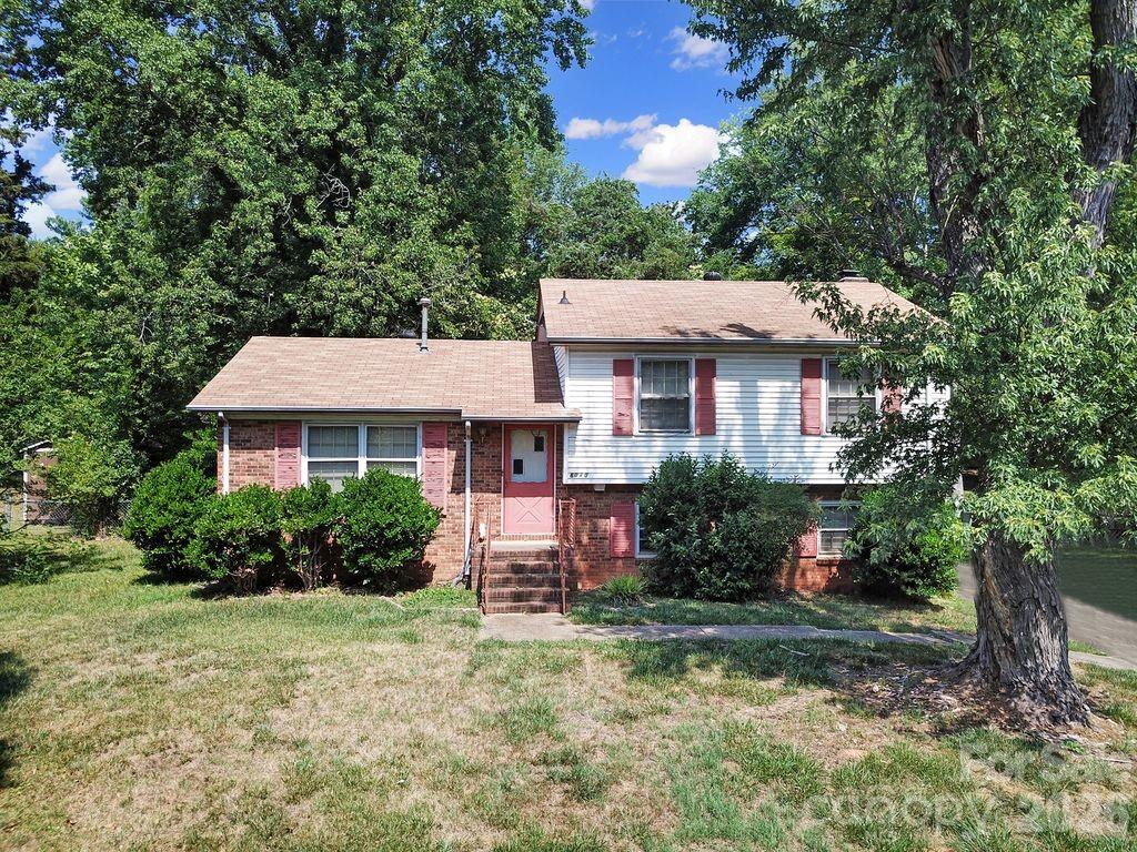 6010 Red Carriage Lane — photo