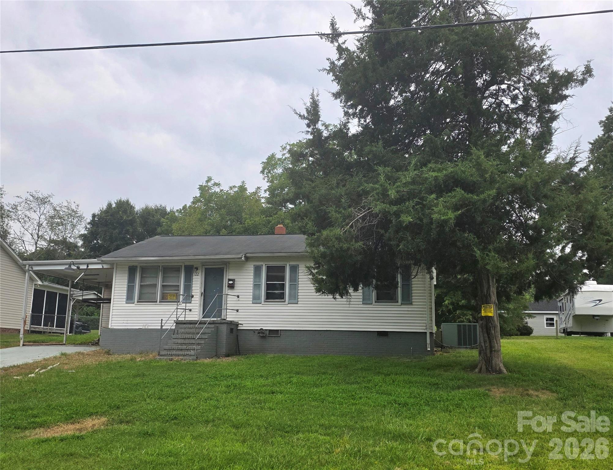 122 E Iowa Avenue E — photo