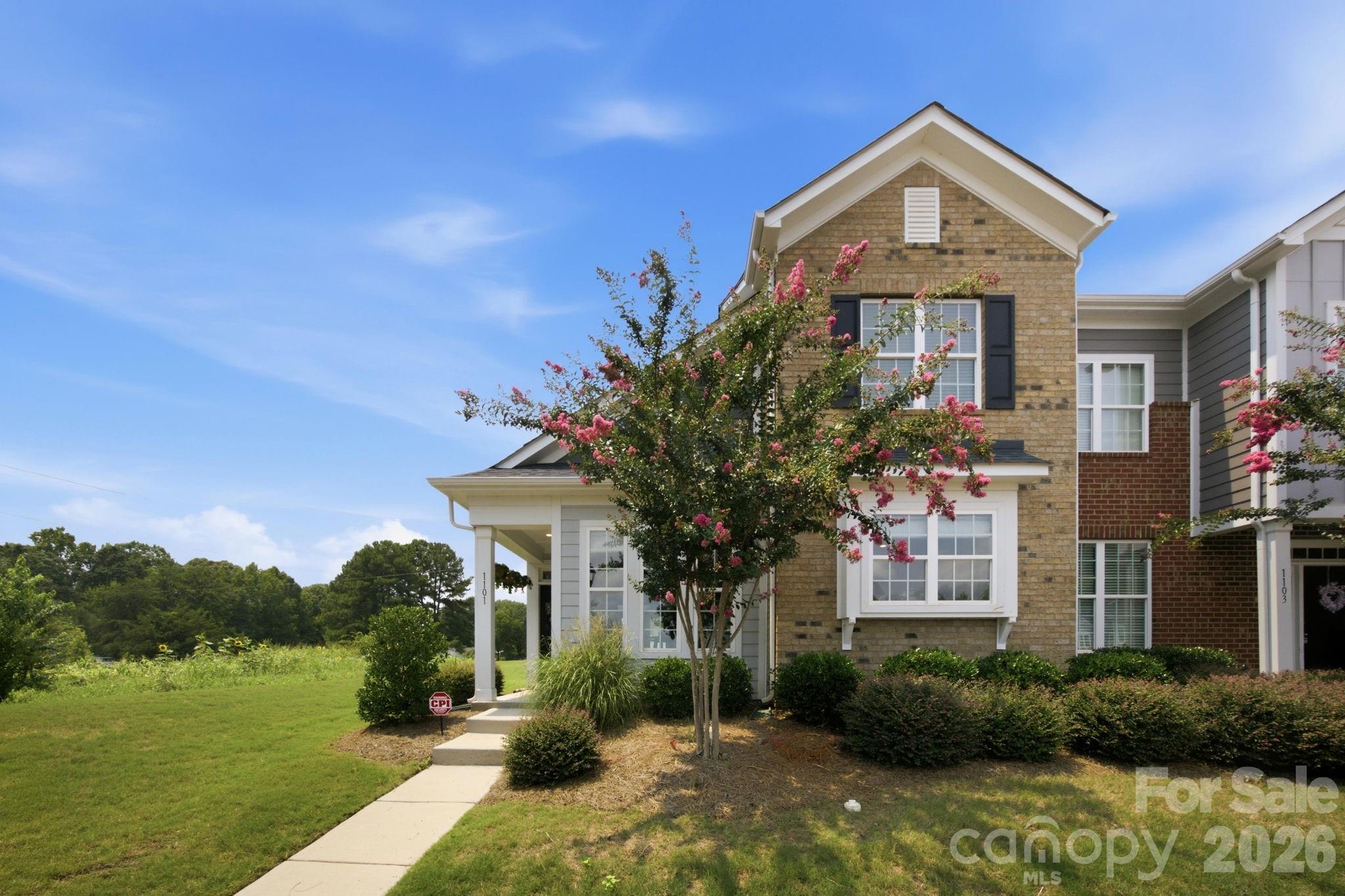 1101 Johns Walk Way — photo