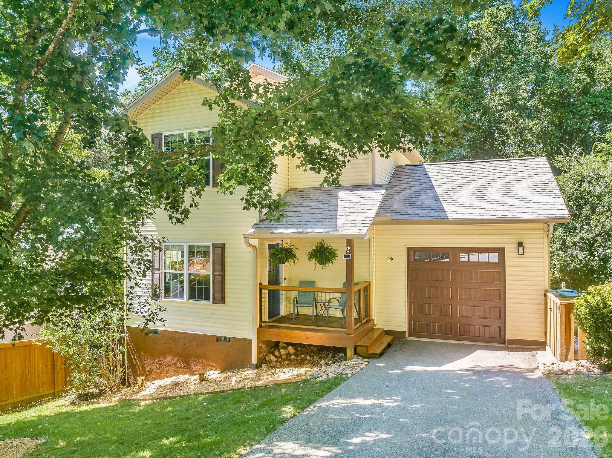 19 Oakcrest Place — photo