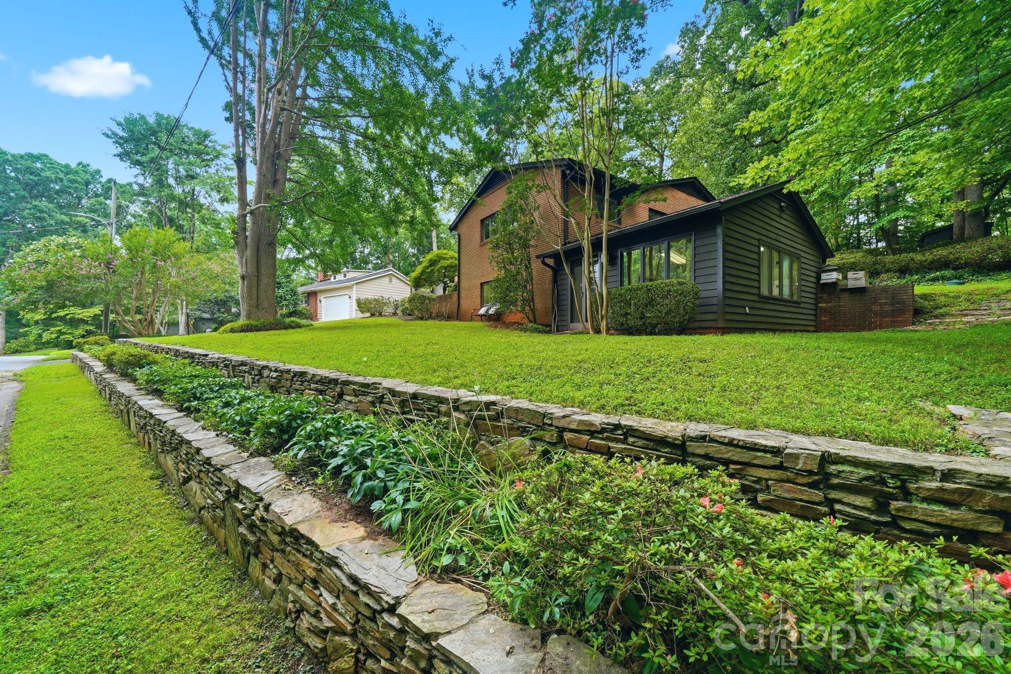 515 Dogwood Lane — photo