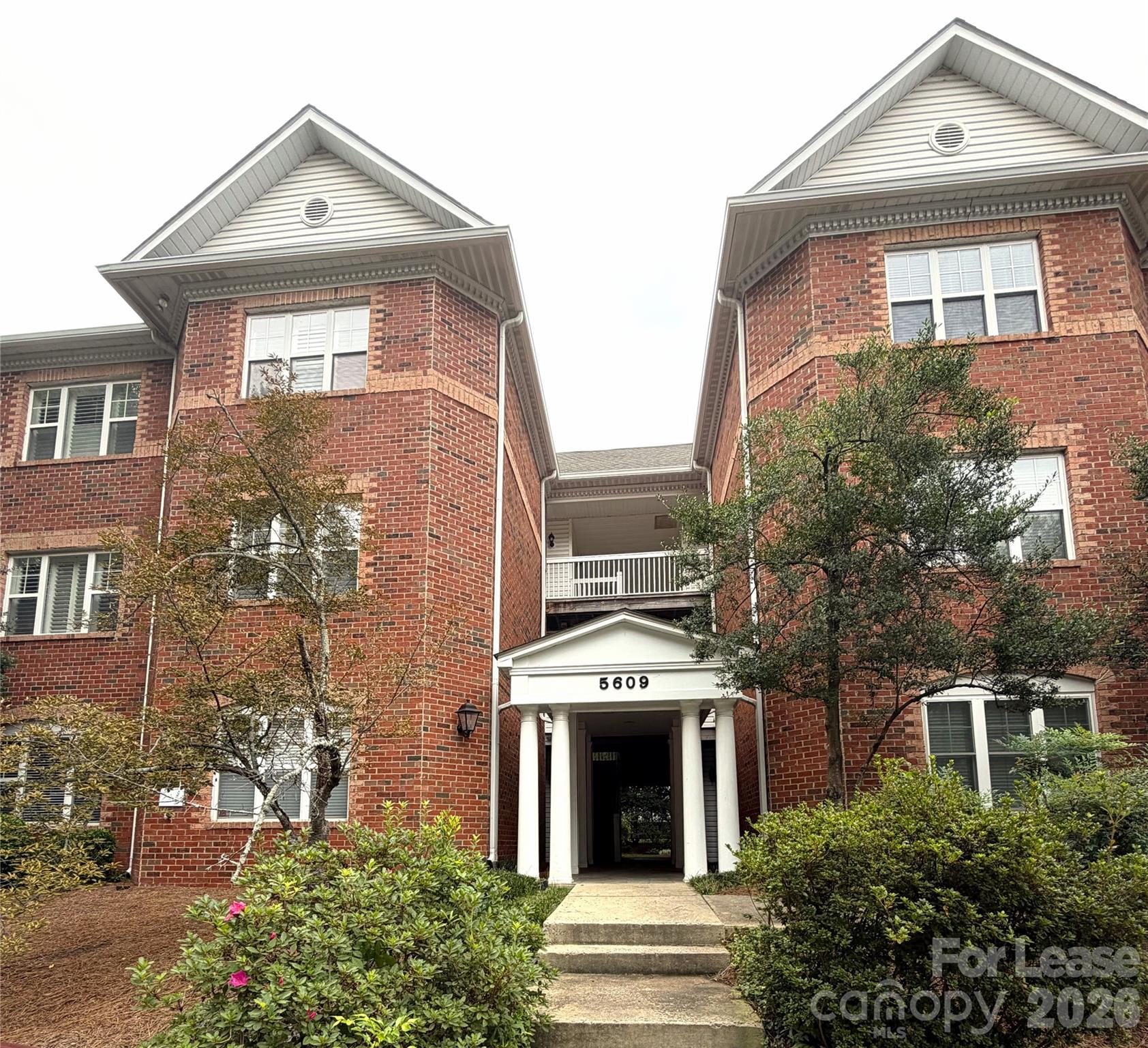 5609 Fairview Road 5 — photo