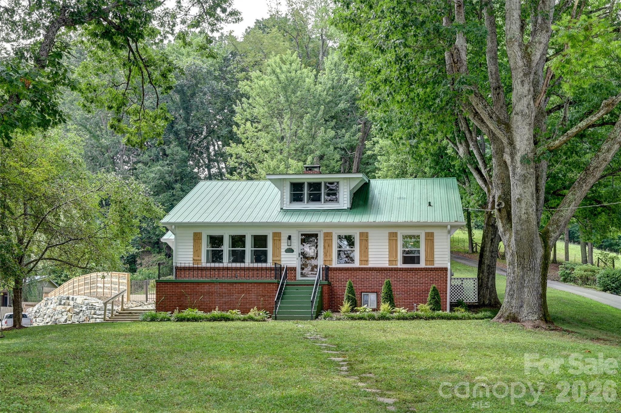 1110 Queentown Road — photo