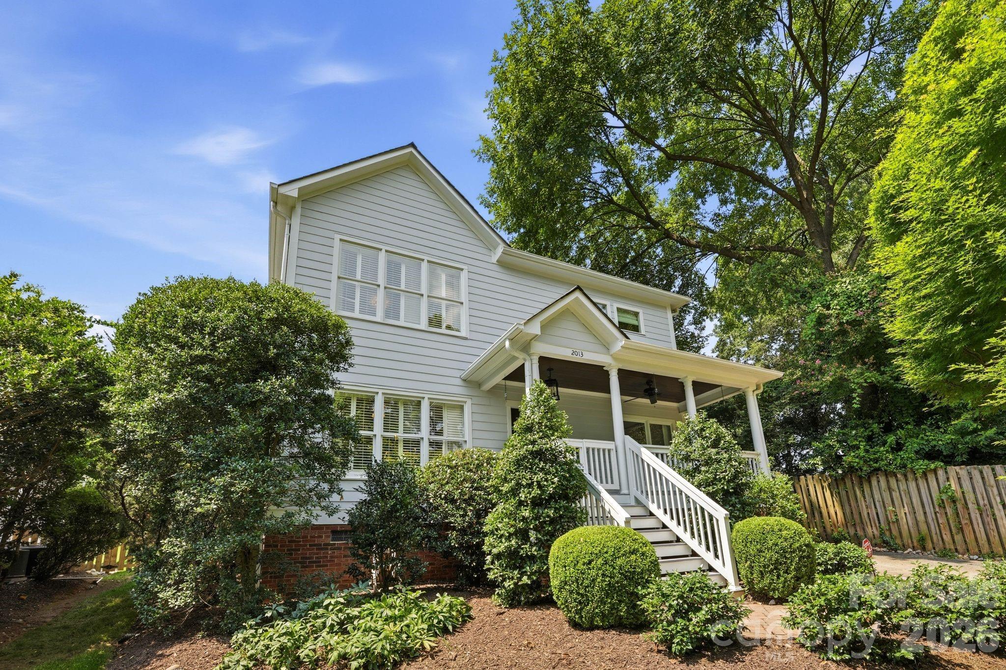 2013 Victorian Place — photo