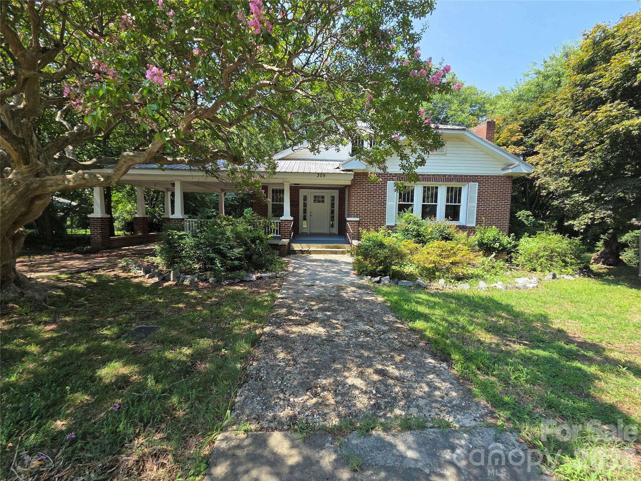305 W 12th Street — photo