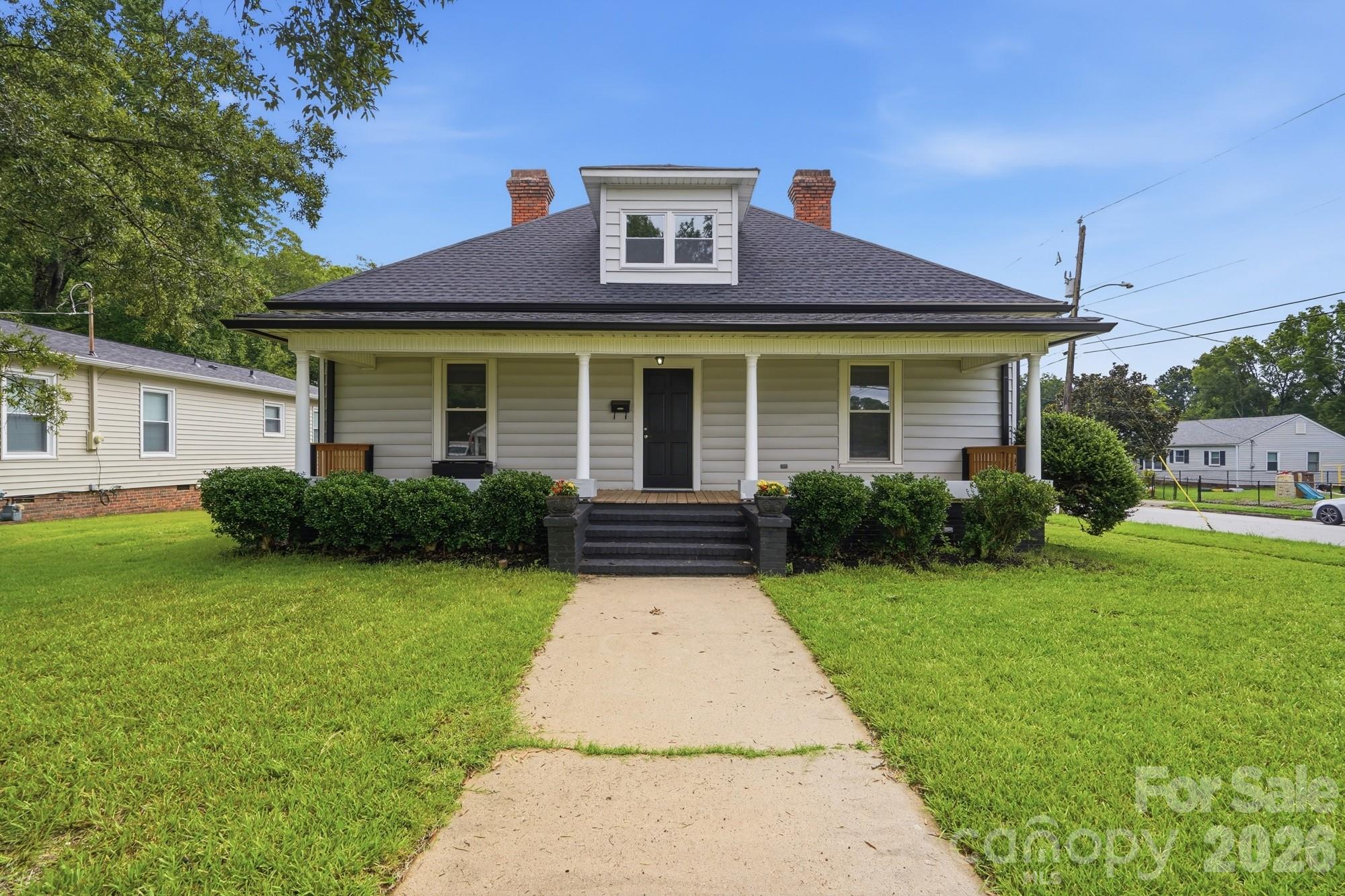 327 S Spruce Street — photo