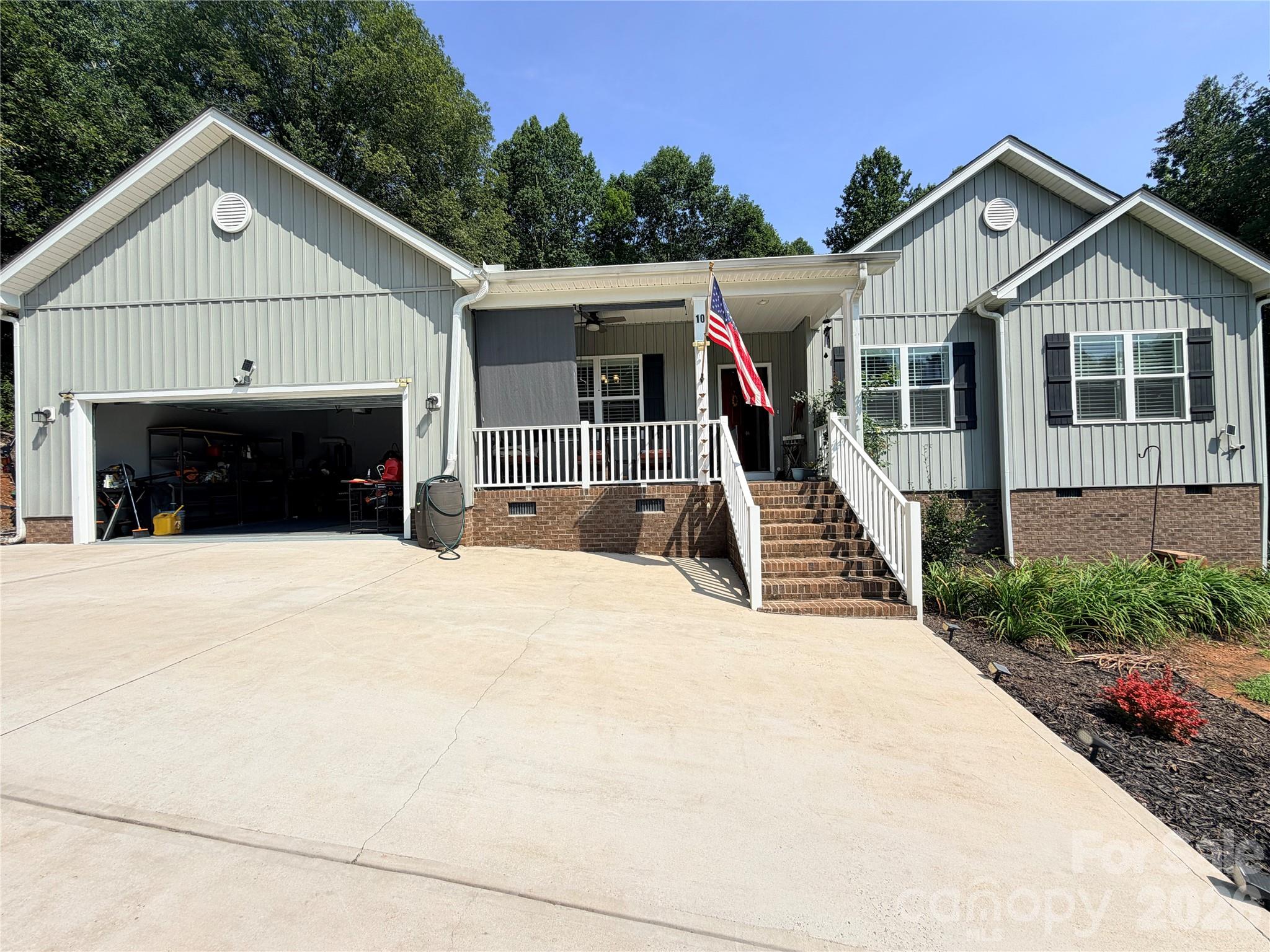 10 Mooney Drive — photo