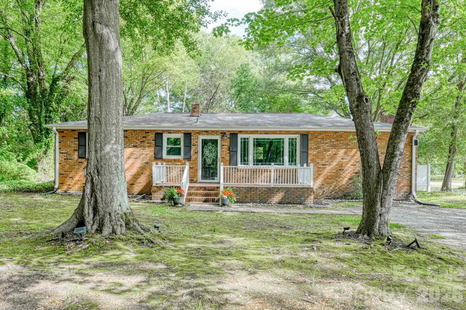 110 Chapman Circle — photo
