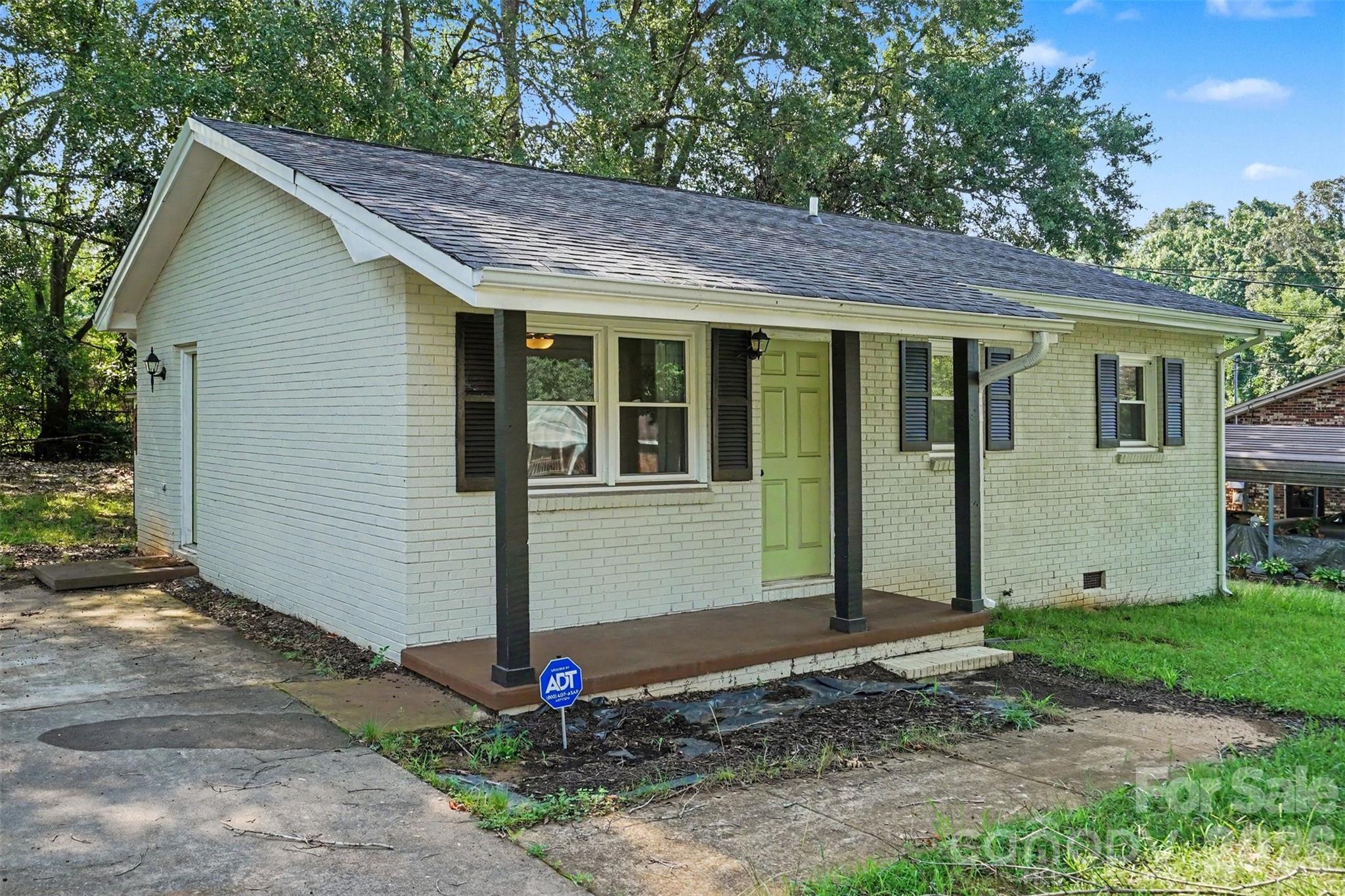 1328 Newton Street — photo