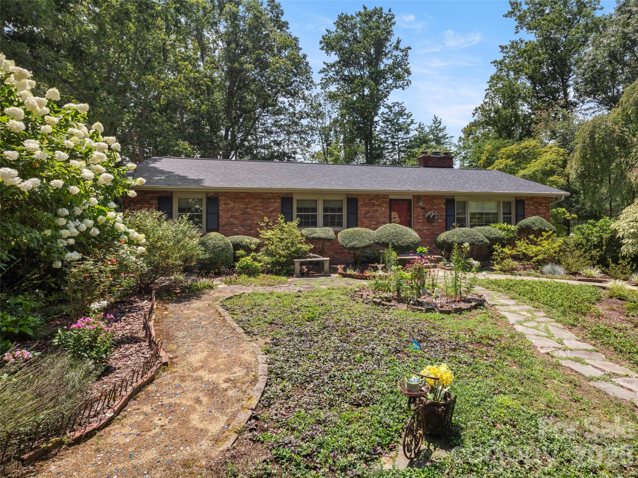 340 Sycamore Drive — photo