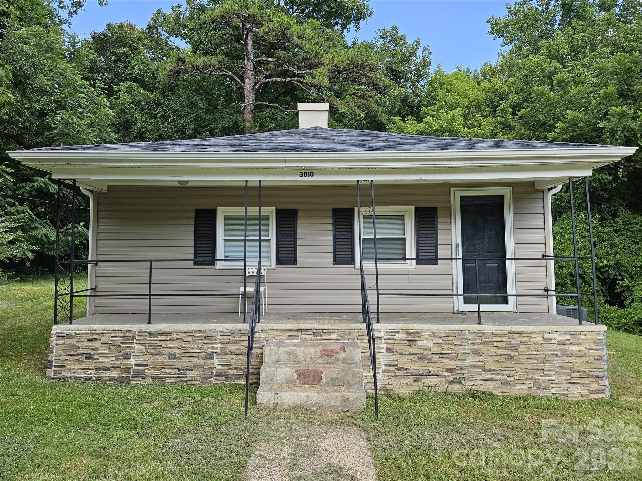 3010 Capitol Drive — photo