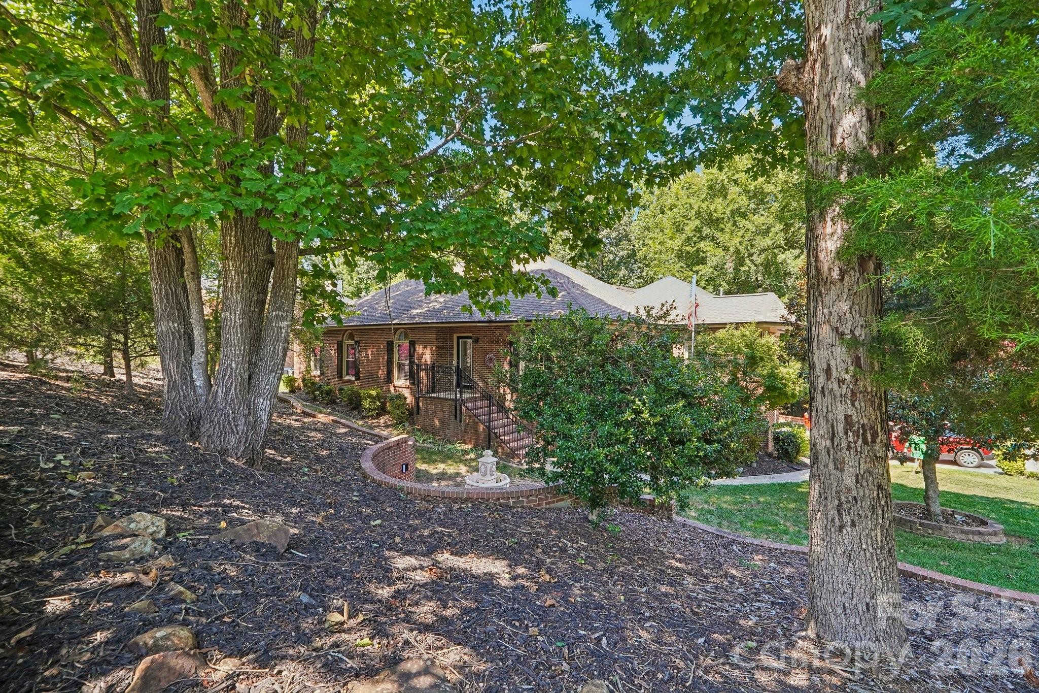 8463 Plantation Way — photo