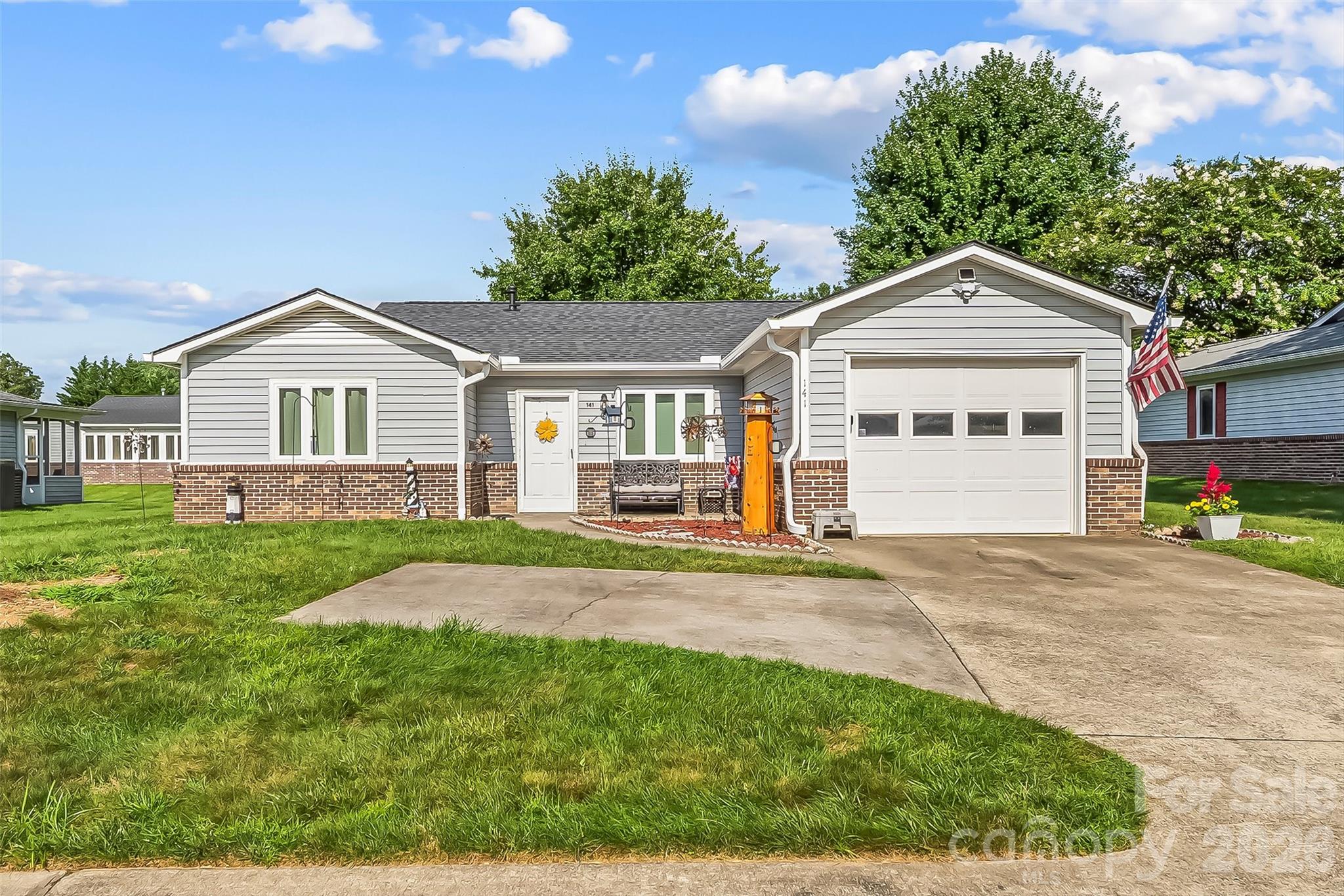 141 Derbyshire Drive — photo