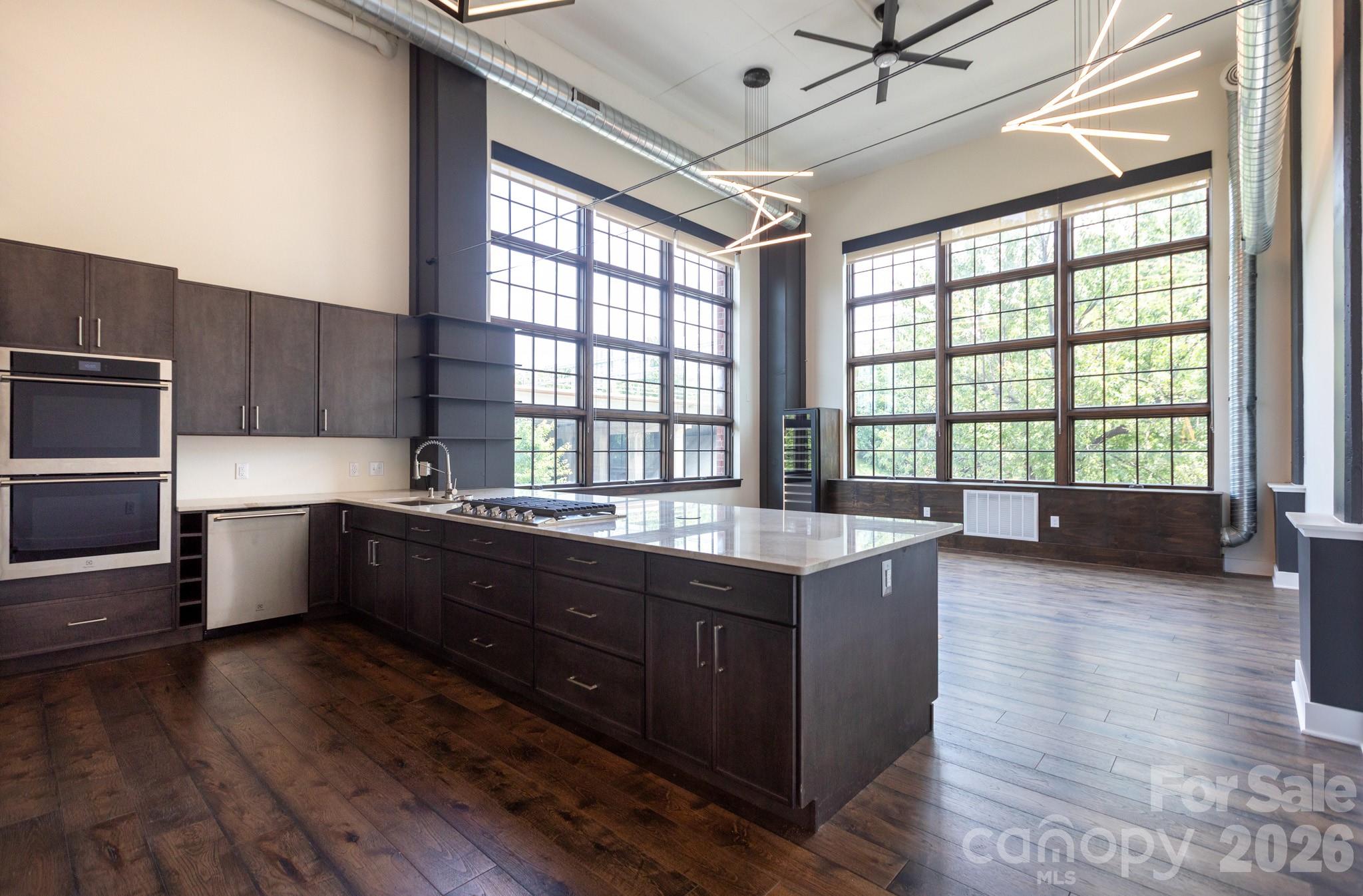 715 N Graham Street 201 — photo