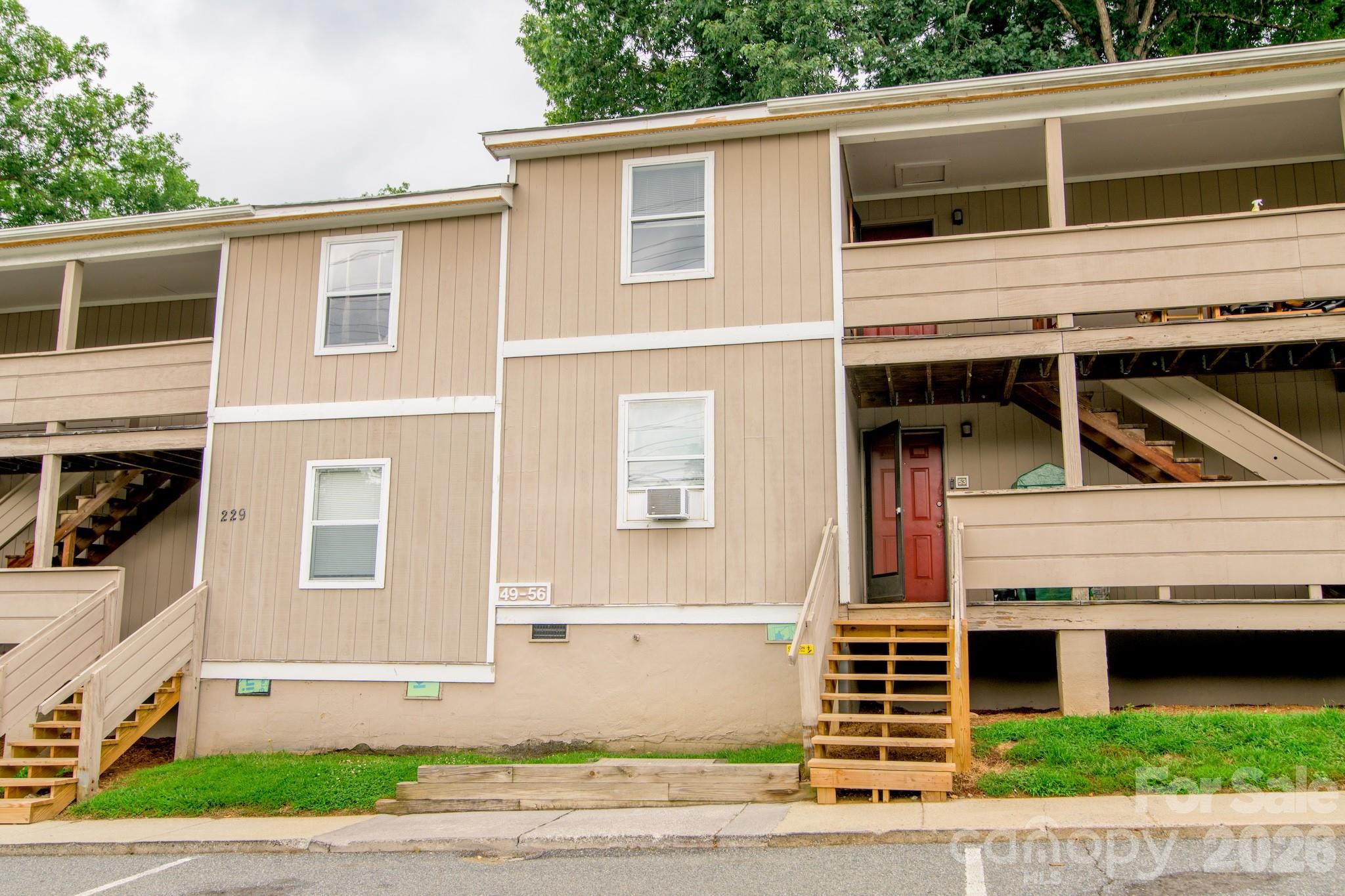 229 E King Street 55 — photo