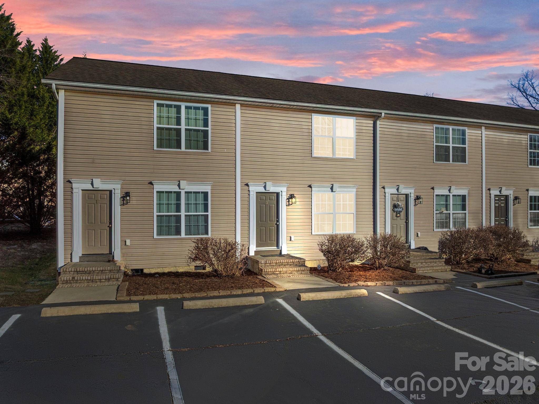 2 Meadow Glen Drive — photo