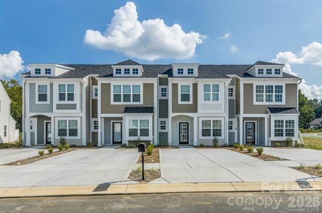 362 Halton Crossing Drive SW — photo