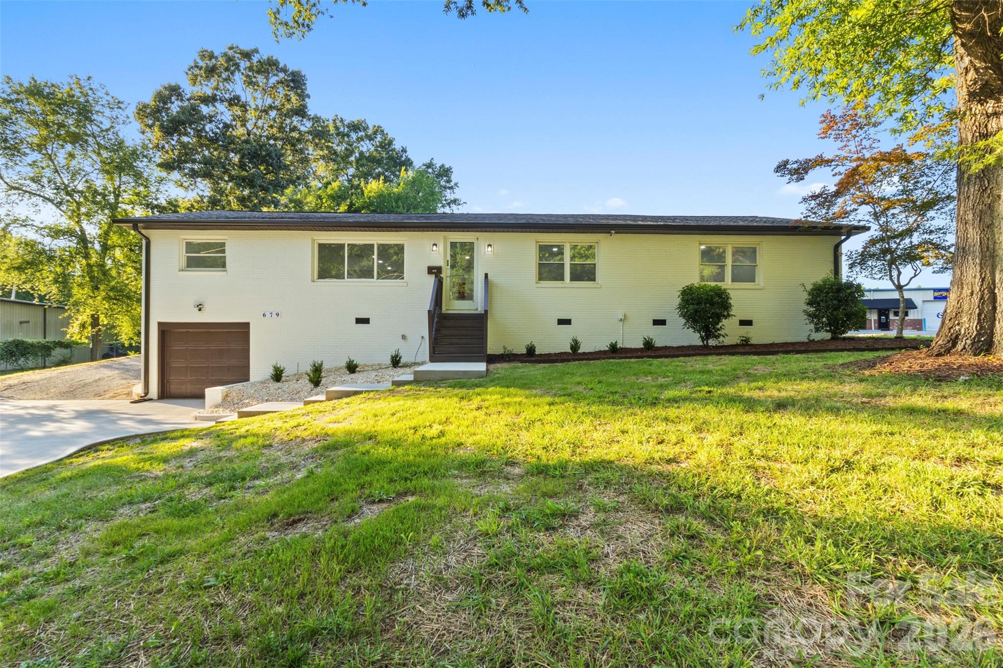 679 Oakridge Farm Highway — photo