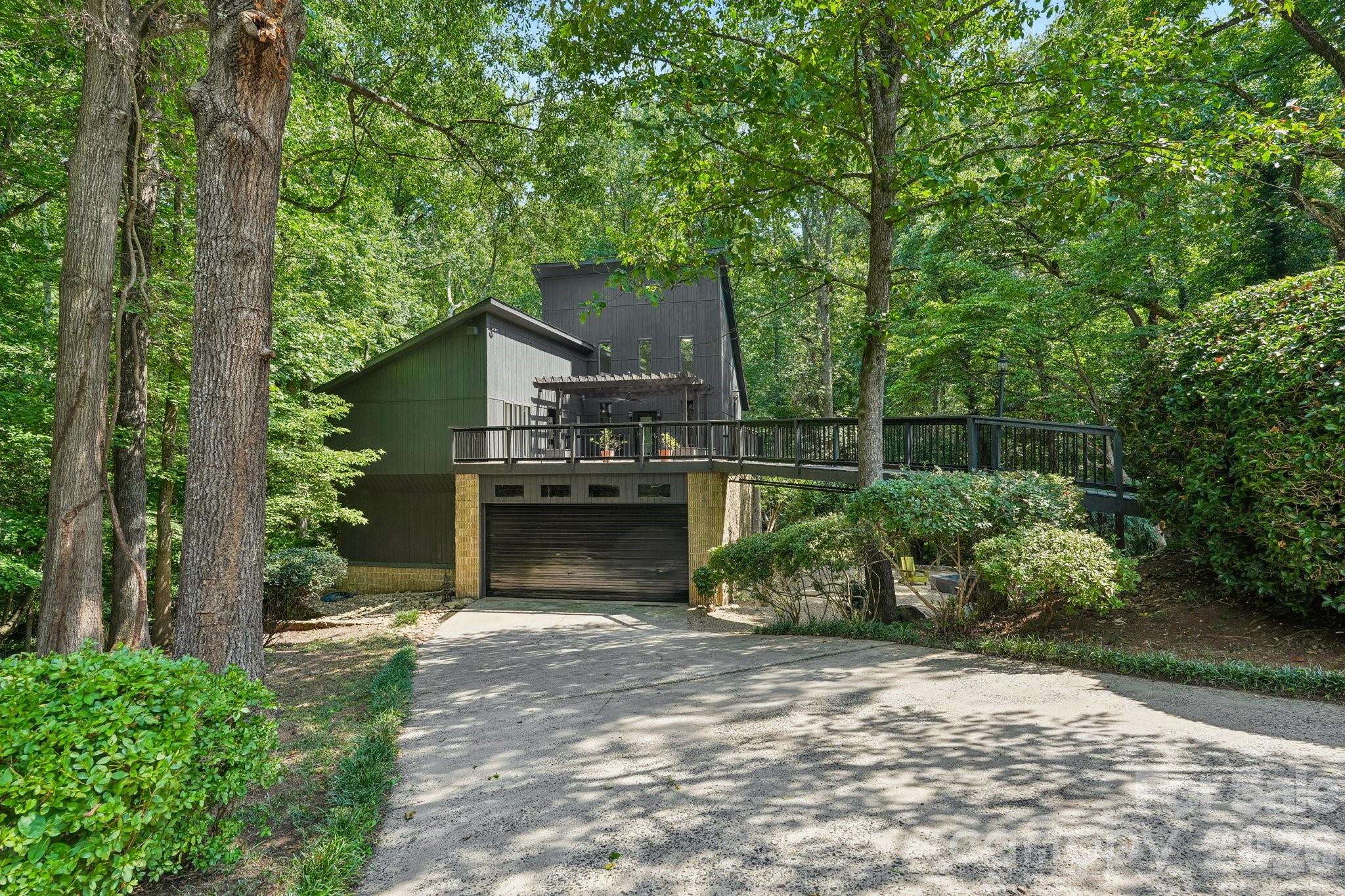 407 Robinwood Drive — photo