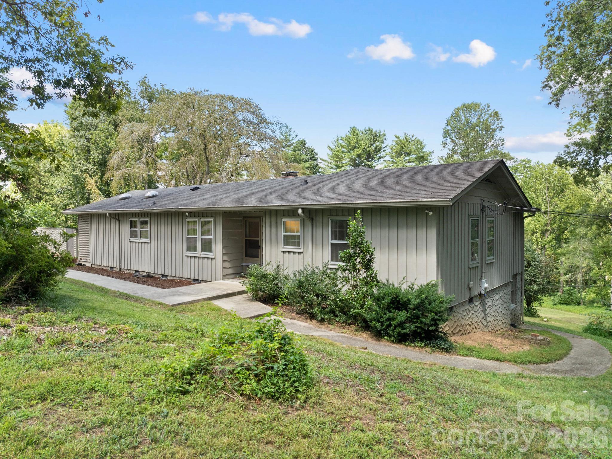 242 N Hills Drive — photo