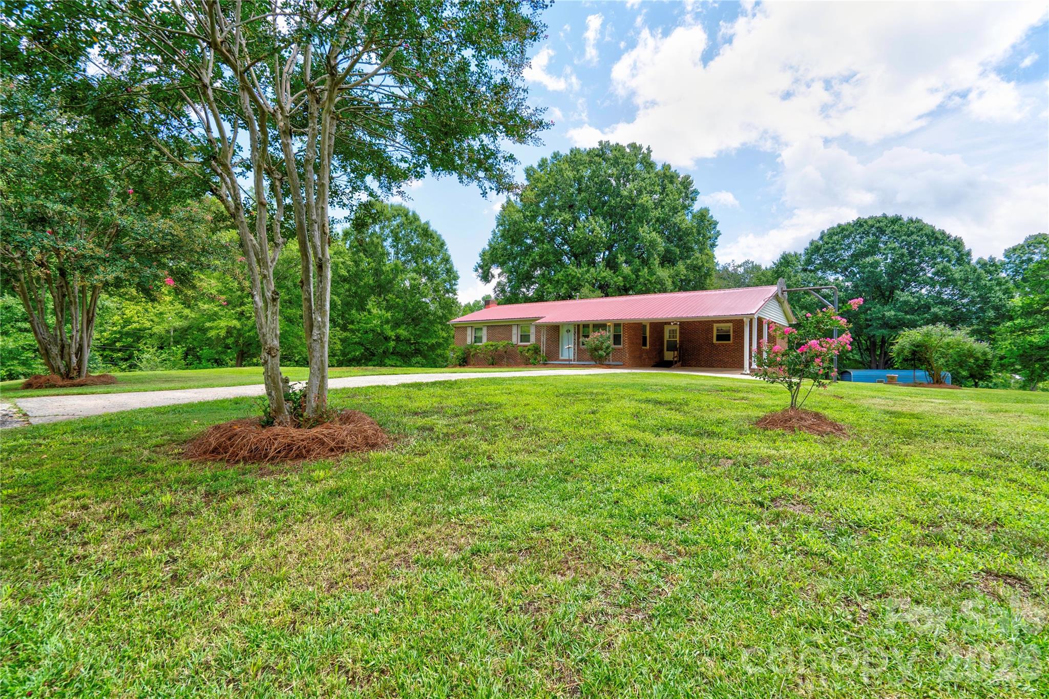 100 Sherwood Drive — photo