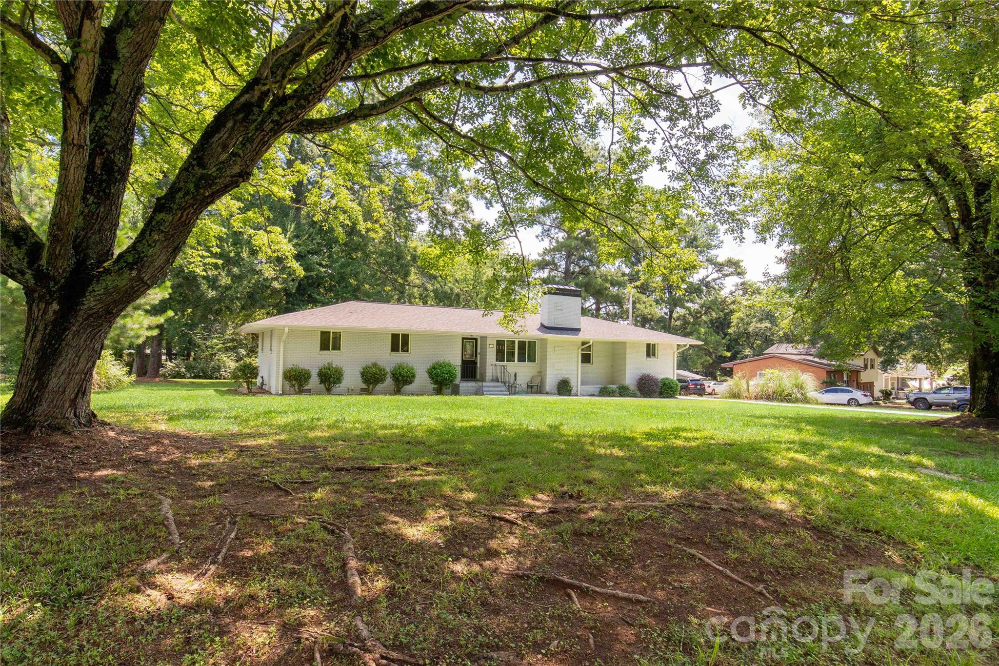1405 Lakeview Drive — photo