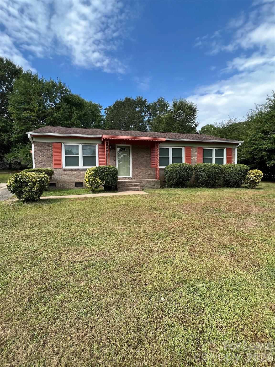 305 Briarwood Circle — photo