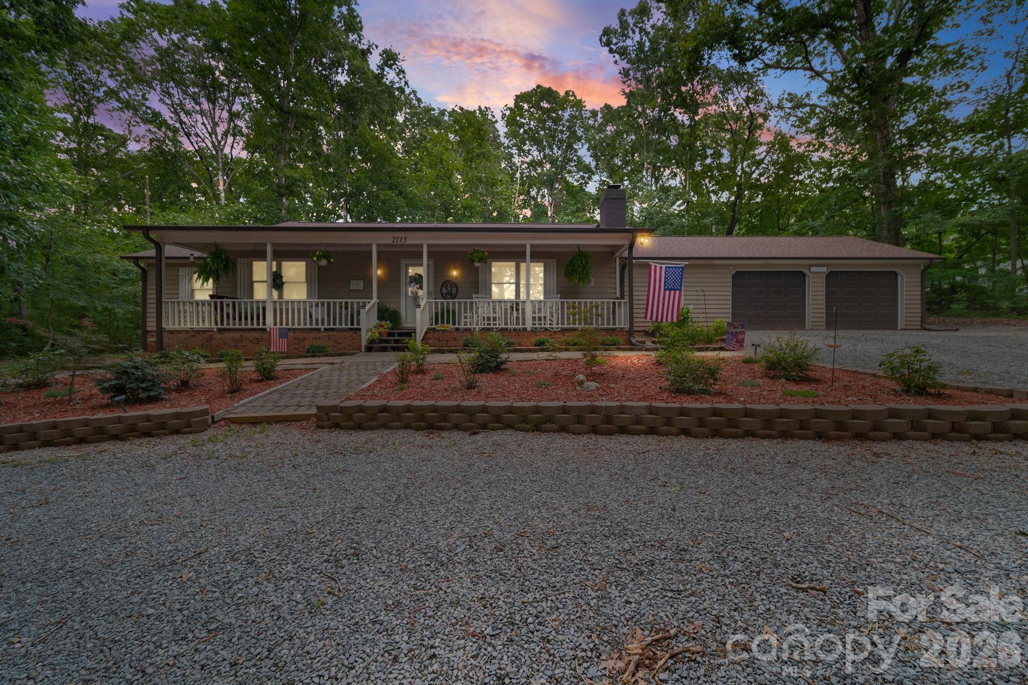 2115 Acorn Lane — photo