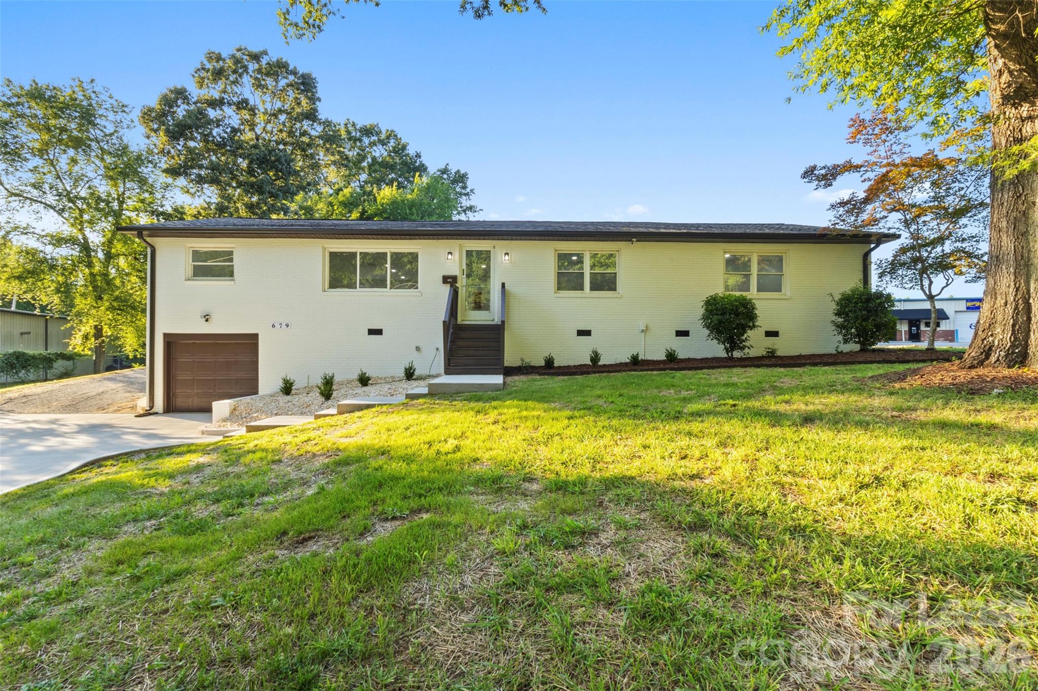 679 Oakridge Farm Highway — photo
