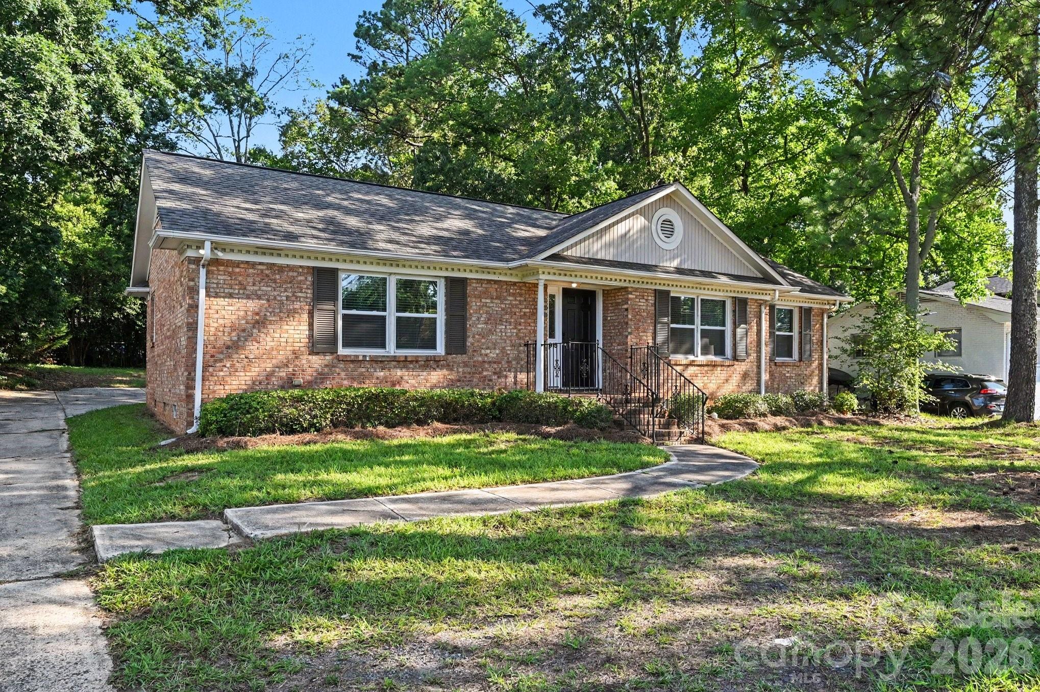 6915 Idlewild Road — photo