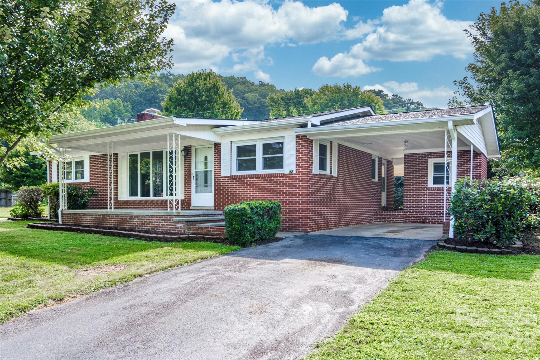 32 Kathy Drive — photo