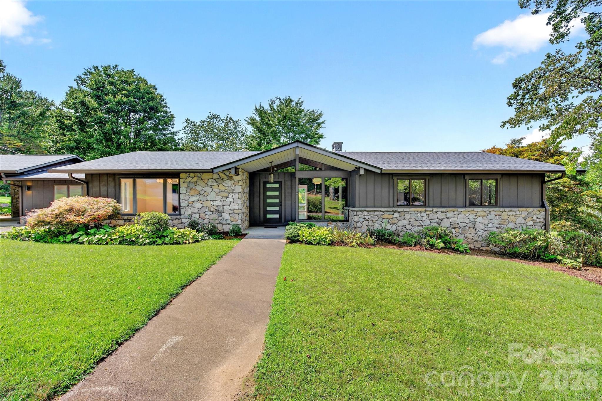 208 Dogwood Lane — photo