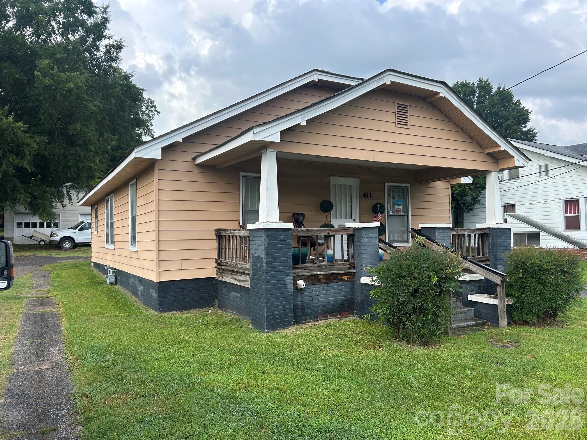 411 Jackson Park Road — photo