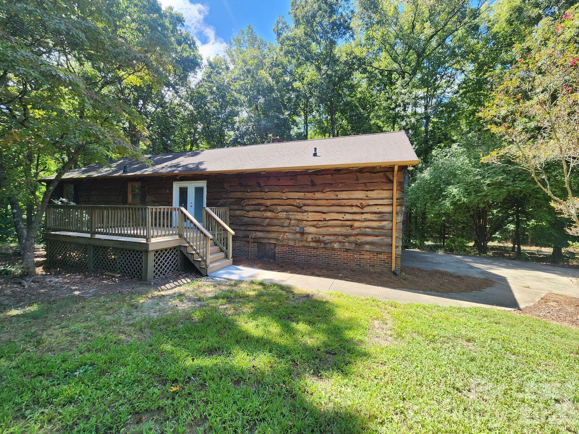 9000 Oakridge Drive — photo