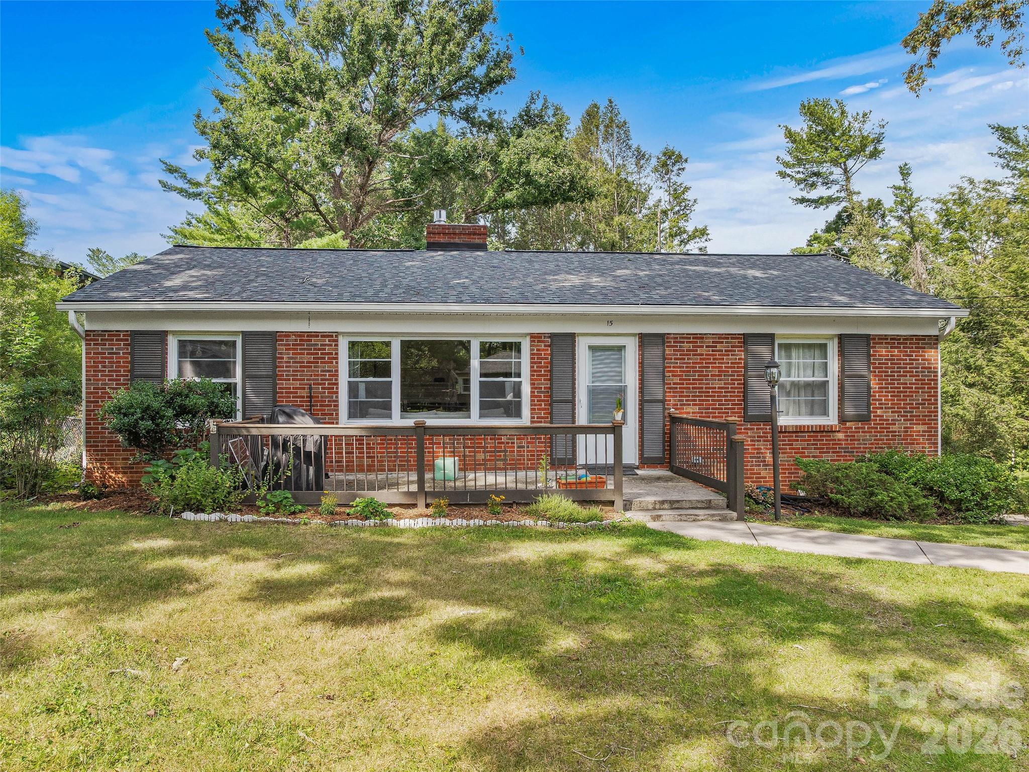 15 Lynnstone Court — photo