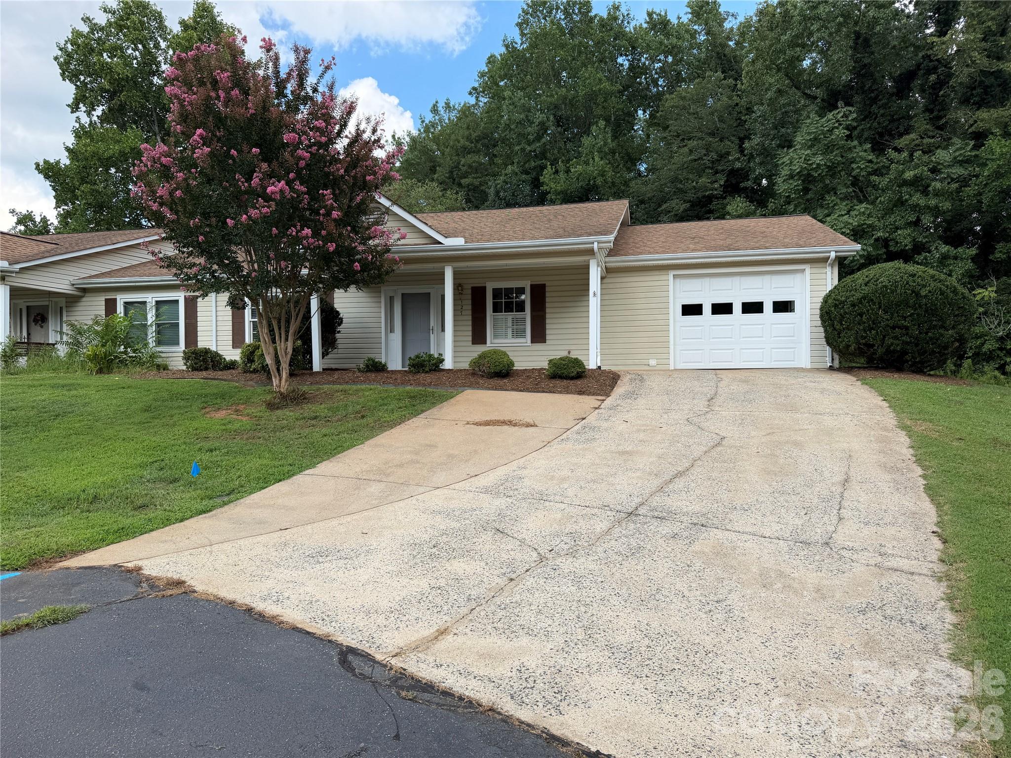 127 Holly Court — photo