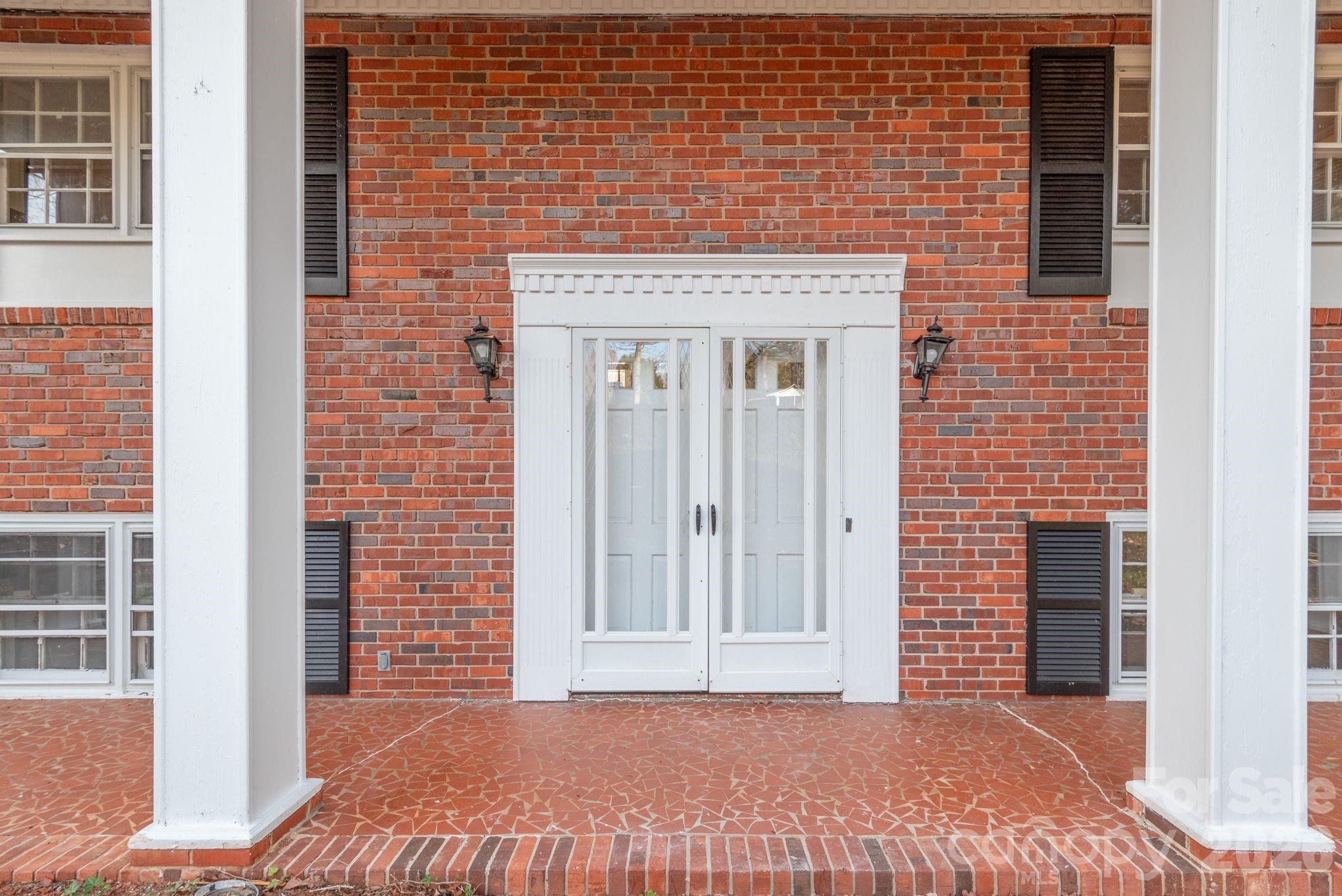 624 Brentwood Court — photo