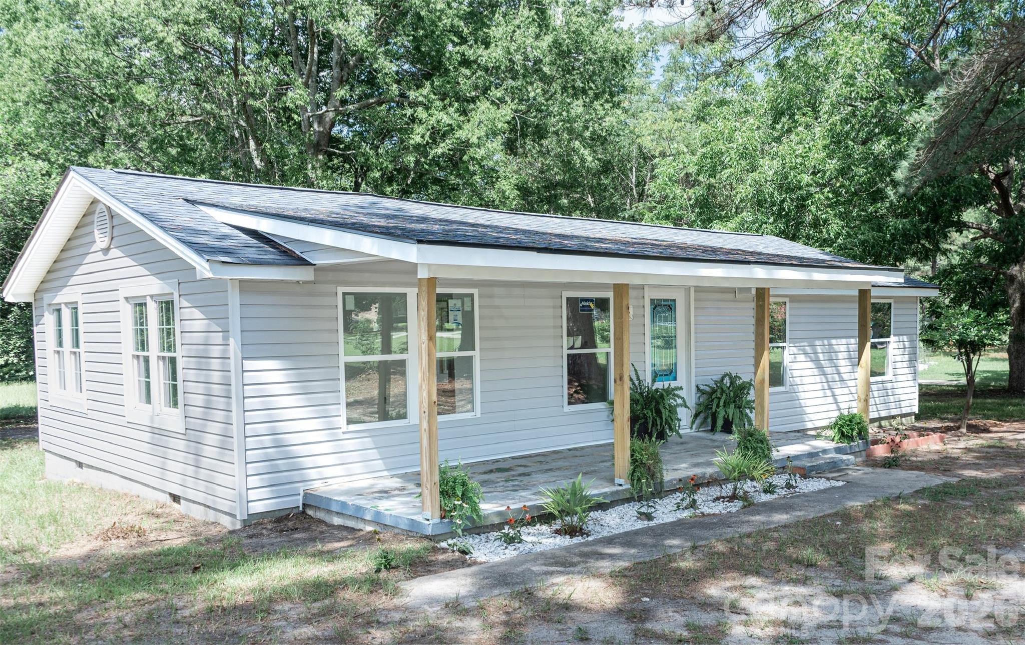 3105 Evelyn Circle — photo