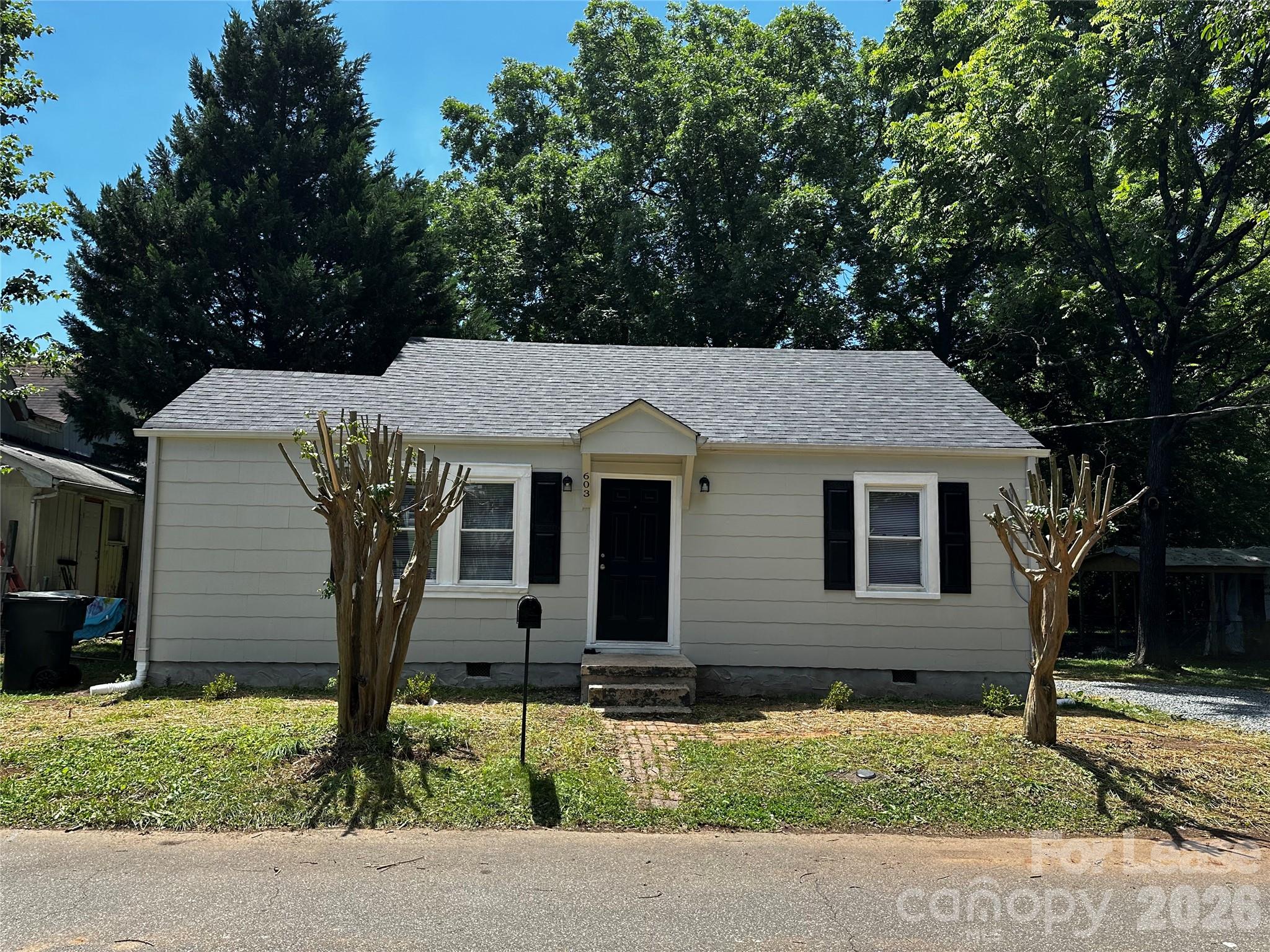 603 Robbins Street — photo