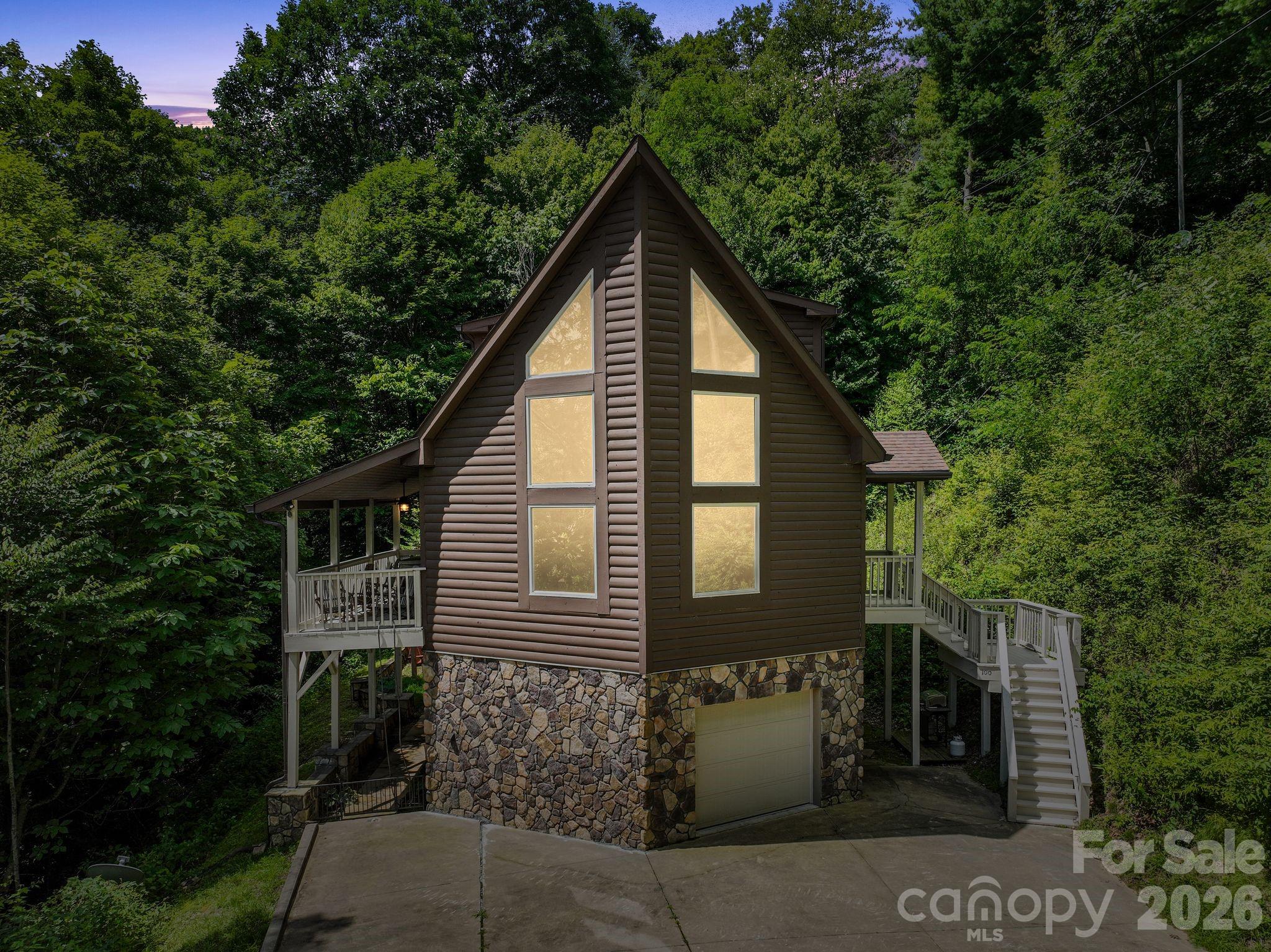 100 Moonshineholler Drive — photo