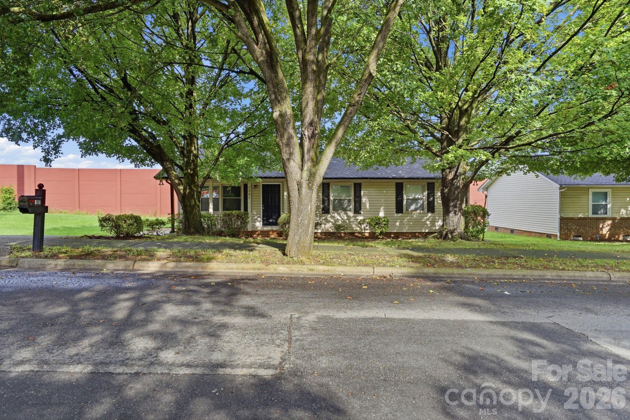 1501 Whisnant Street — photo