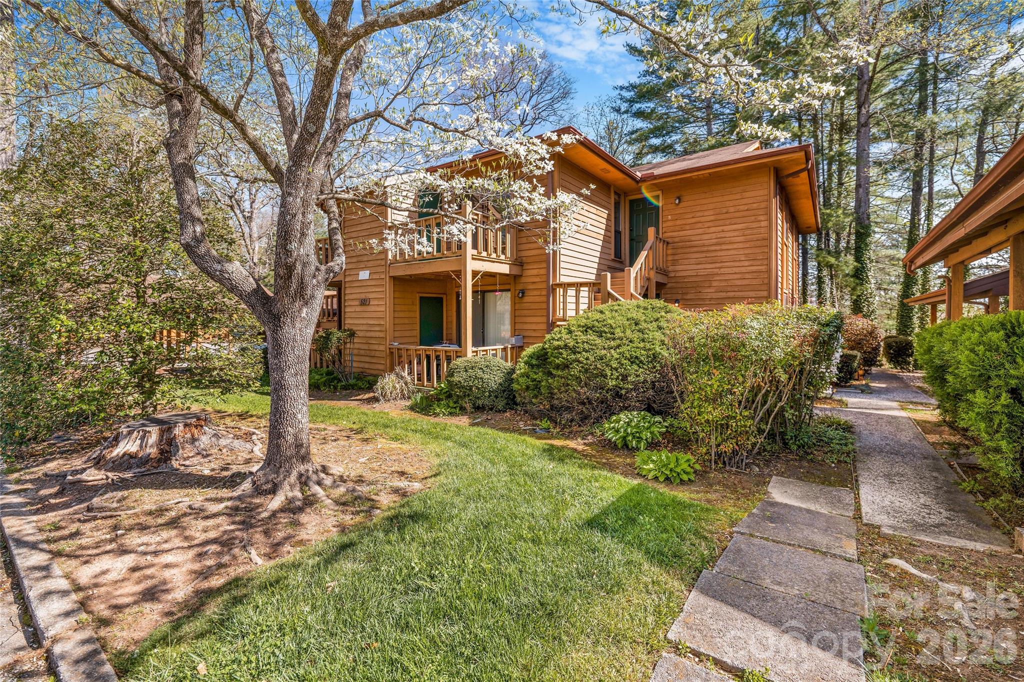 521 Courtwood Lane 8 — photo