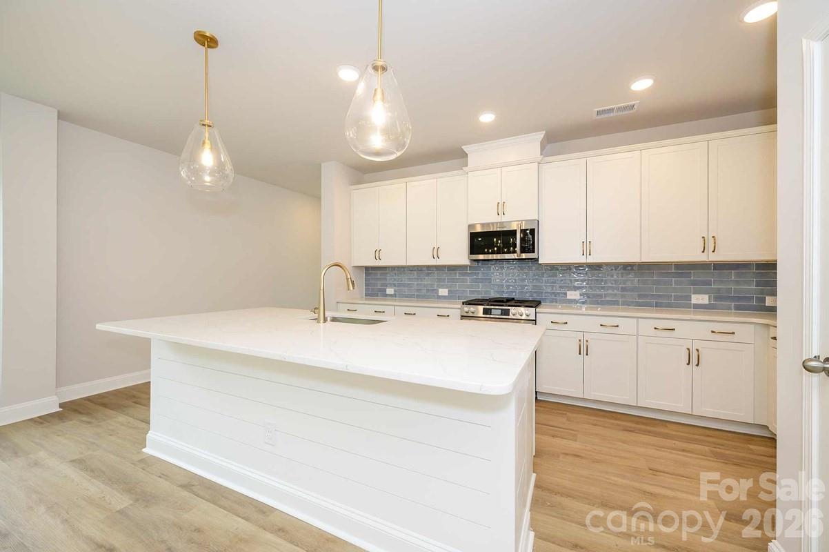 10034 Mamillion Drive — photo