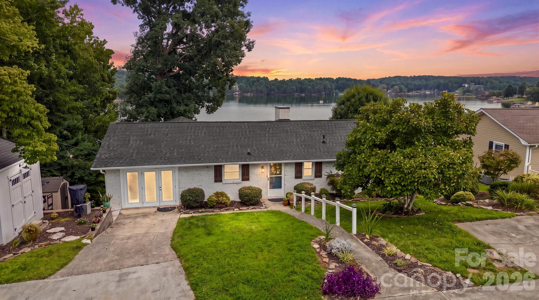 220 Lakeshore Lane — photo